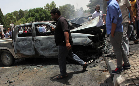 Milicianos radicales atacan una base del Ejercito libio en Bengasi